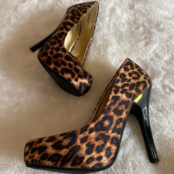 NEW BAMBOO Satin Leopard Print Platform Pumps Size 7 1/2 - Picture 14 of 15